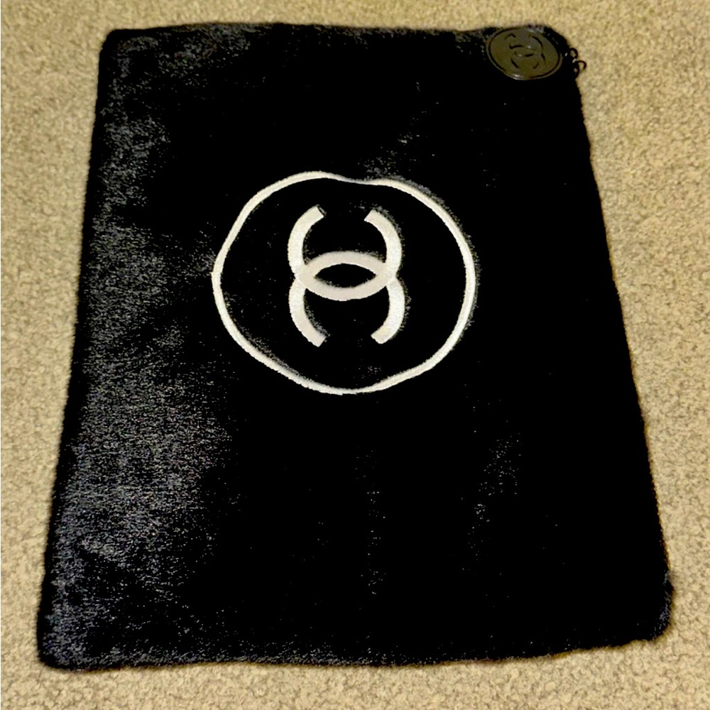 Authentic rare Chanel CC furry pouch. Must have for collectors!